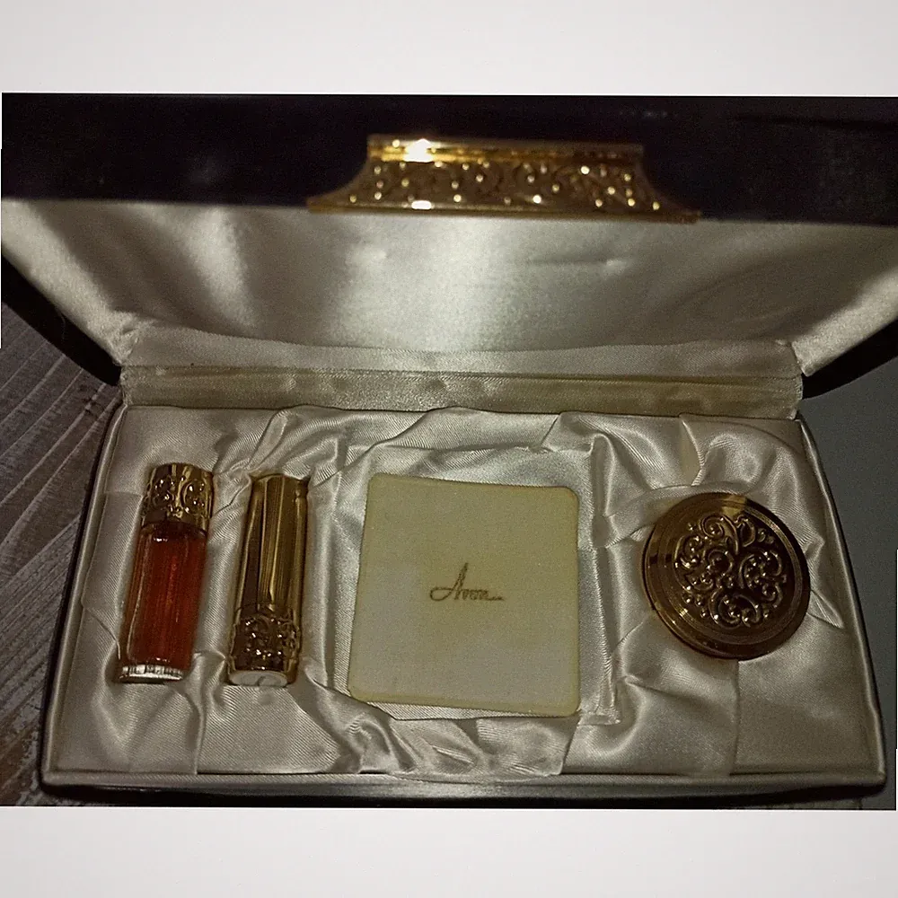AVON - Vintage Cosmetic Gift Set - Compact, Perfume, Lipstick (Lined Inside)