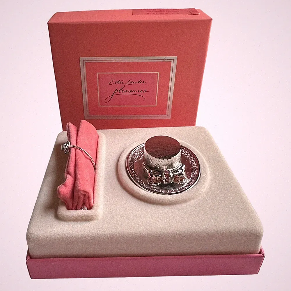 VINTAGE ESTEE LAUDER 1996 PLEASURES SOLID PERFUME COMPACT CRYSTAL STRAW HAT NIB