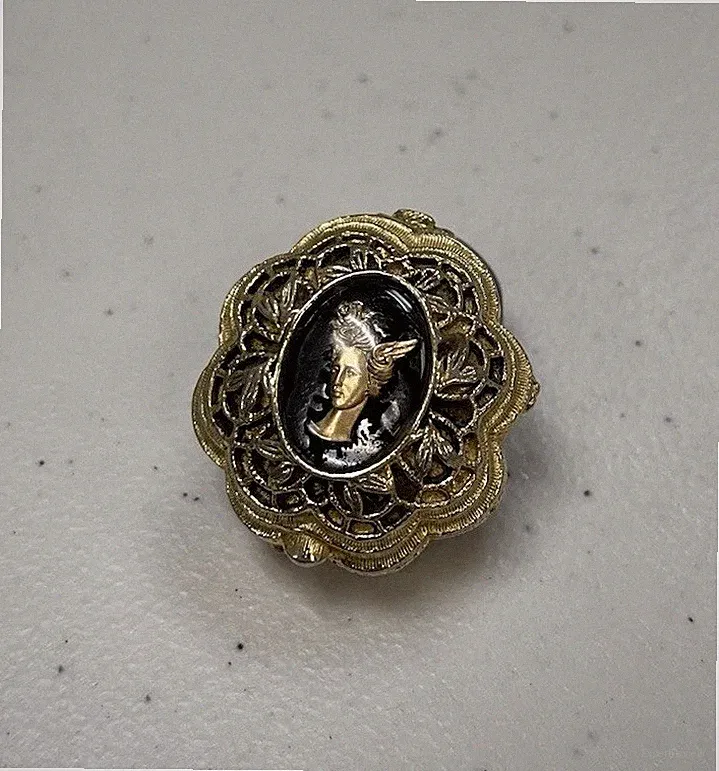 VTG Angel Solid Perfume Locket Compact – Gold Tone Filigree Design – 1970s Vanit