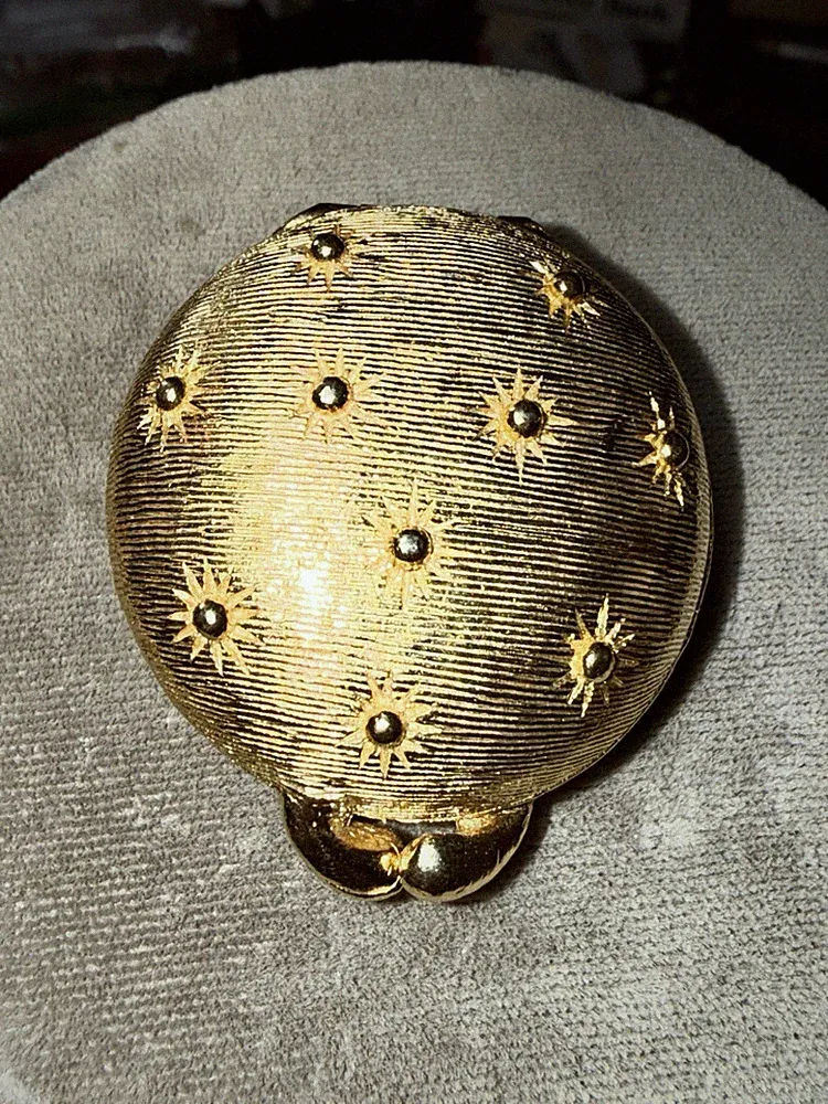 VTG. Houbigant Chantilly Solid Perfume Compact Gold Tone Sun Design with Perfume